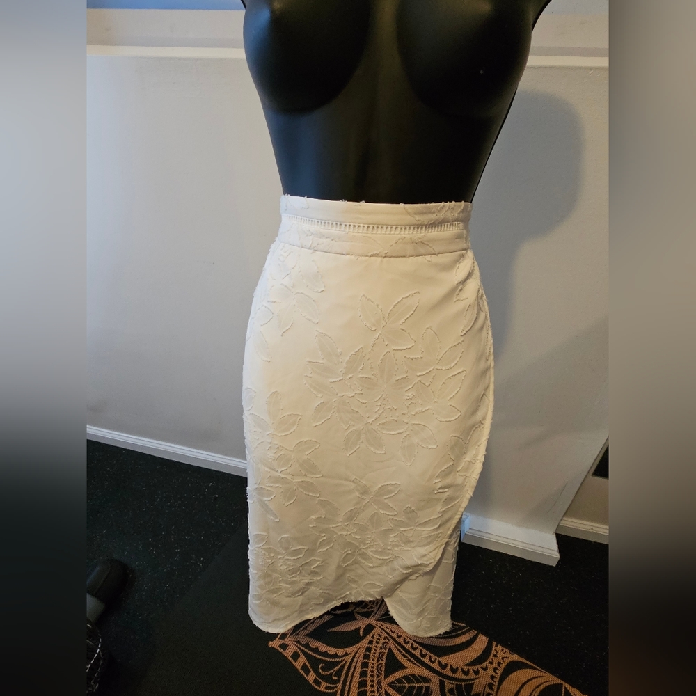 Ann Taylor Ivory Wrap Skirt - Size 4 - NWT